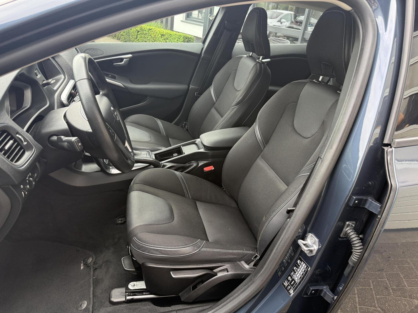 Volvo V40 1.5 T2 Nordic+ TH/STANDKACHEL *ALL-IN PRIJS*, Auto's, 12 maanden, 4 cilinders, Blauw, Leder en Stof