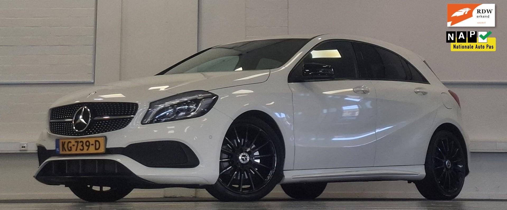 Mercedes-Benz A-klasse 180 AMG Night Edition Plus Camera Xen, Gebruikt, 4 cilinders, Emergency brake assist, 19 km/l