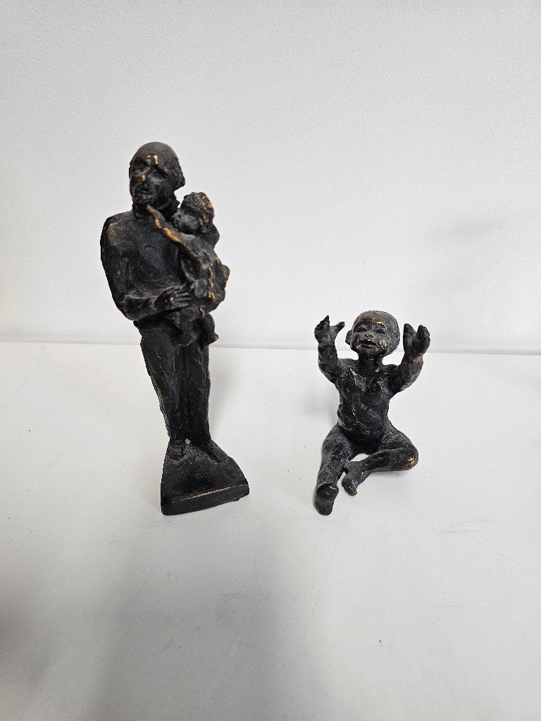 2 bronzen beeldjes Astrid Veldhuyzen  voor €95,-, Ophalen of Verzenden, Gebruikt, Mens
