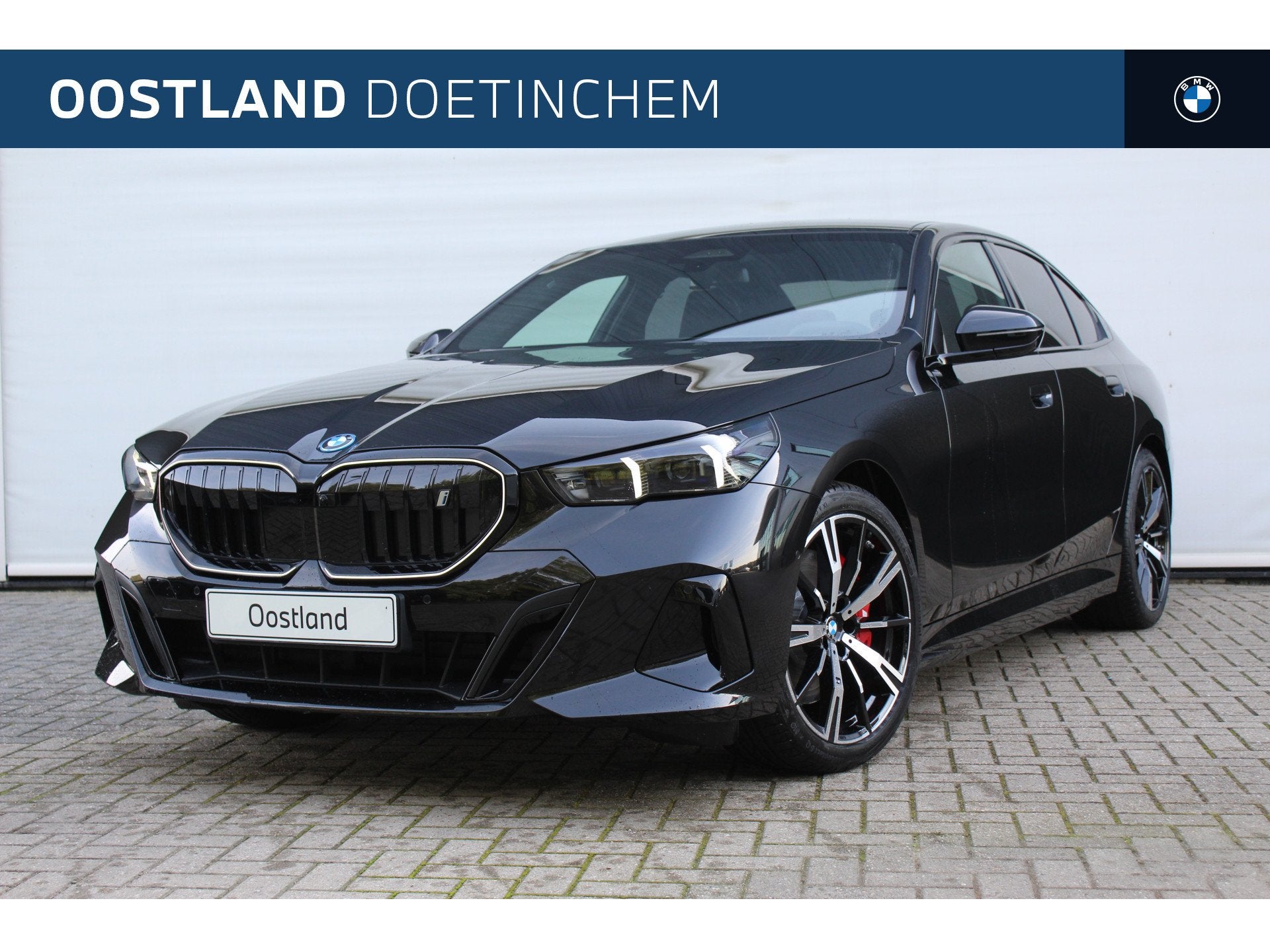 BMW i5 eDrive40 M Sport Pro Edition / Panoramadak / Trekhaak, Auto's, Automaat, Achterwielaandrijving, Zwart, Zwart