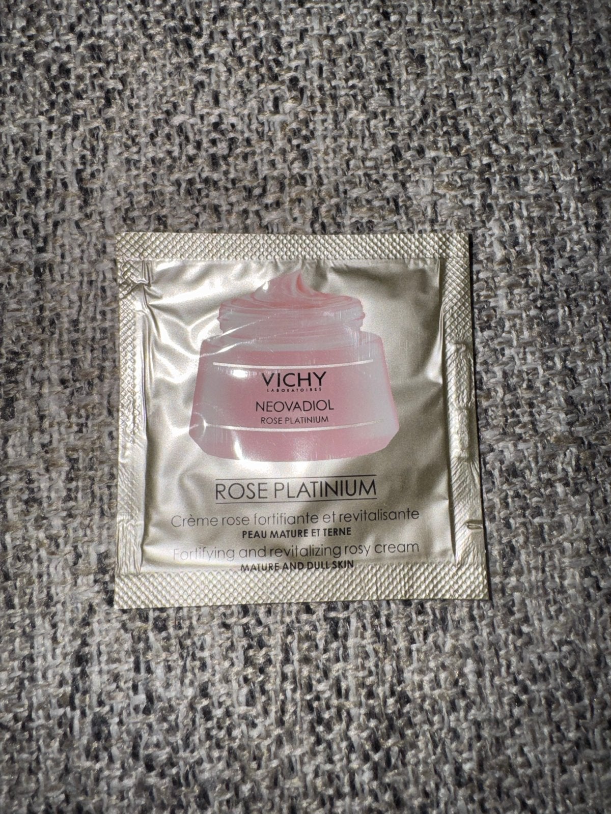 Vichy Neovadiol Rose Platinium Crème staaltje, Ophalen of Verzenden, Nieuw, Gehele gezicht, Verzorging