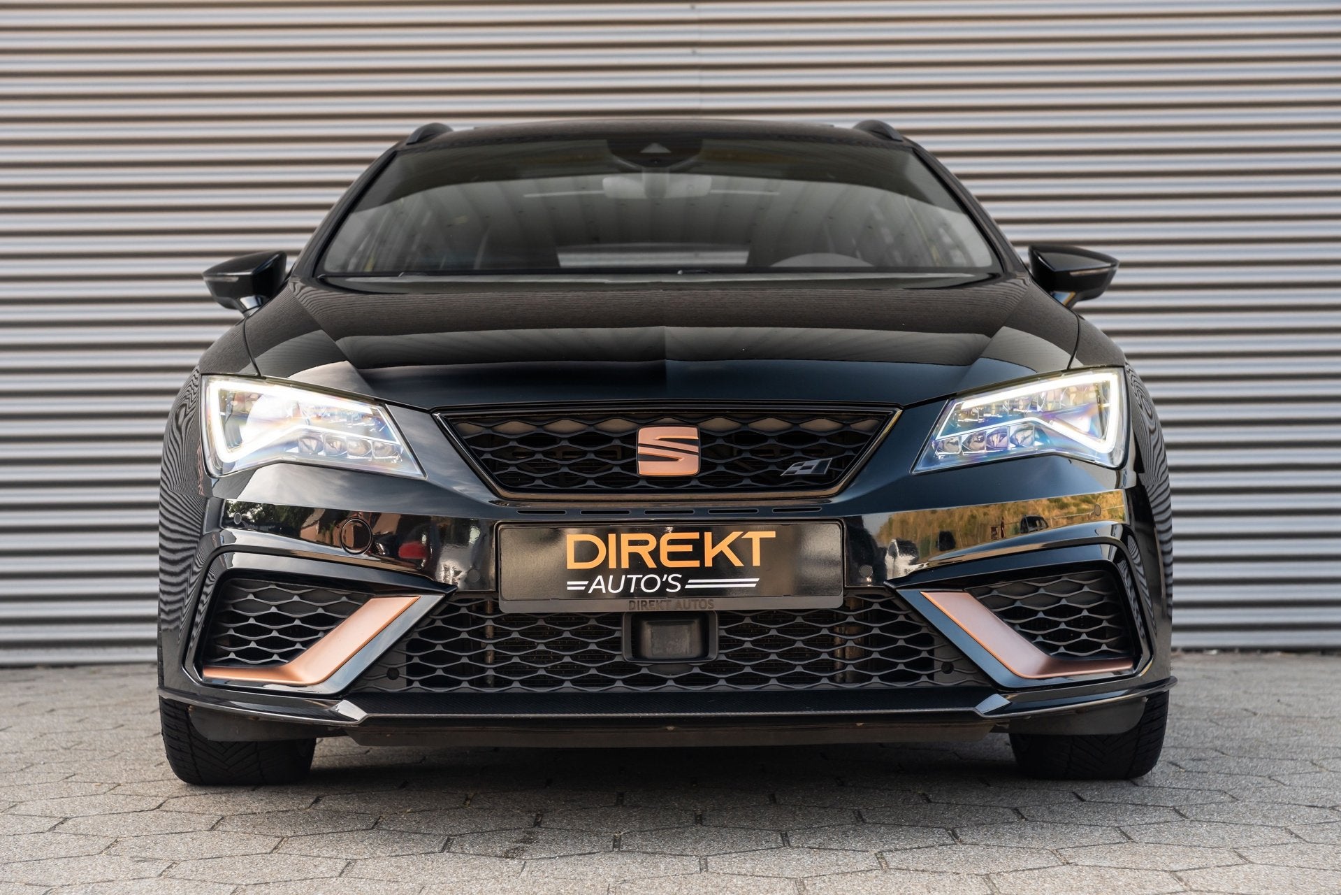 SEAT Leon ST 2.0 TSI CUPRA R 4DRIVE PANO CARBON BREMBO BEATS, Automaat, Gebruikt, Zwart, 4 cilinders