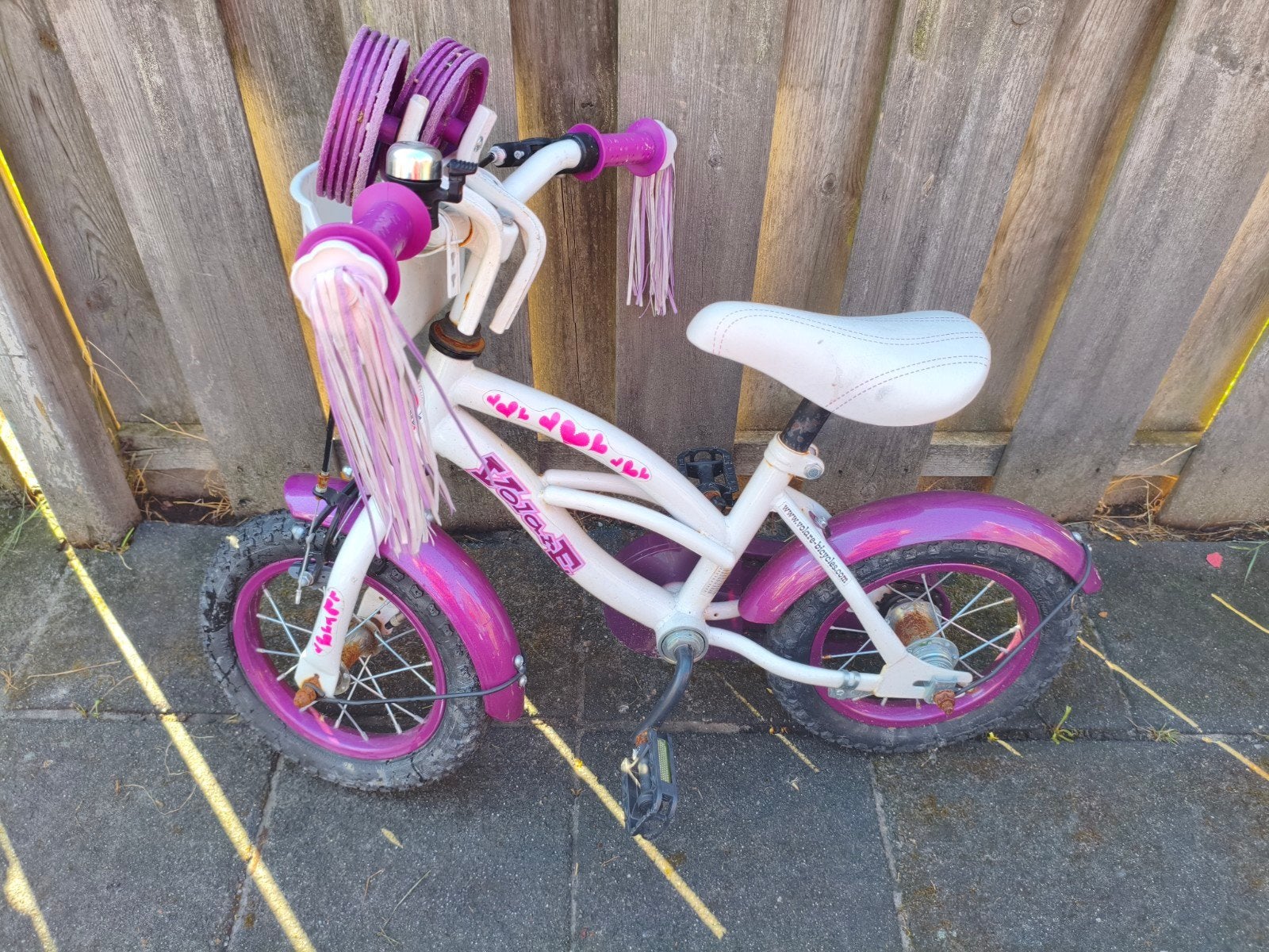Volare kinderfiets 12 inch met zijwieltjes - paars/wit, Fietsen en Brommers, Ophalen, Terugtraprem, Zijwieltjes, Gebruikt