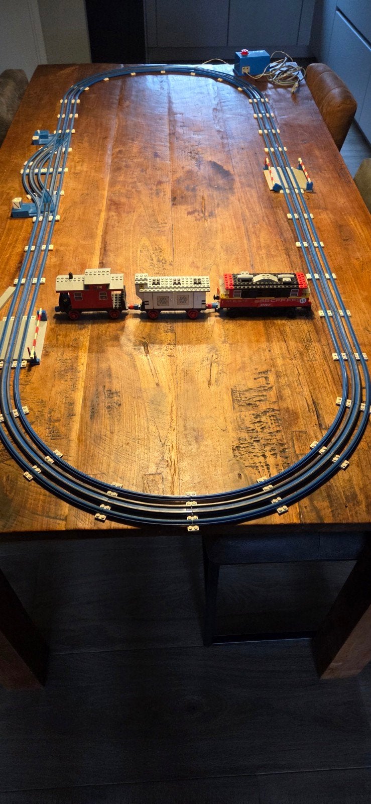 Blauwe lego treinbaan 12 v met transformator, Kinderen en Baby's, Speelgoed | Duplo en Lego, Ophalen