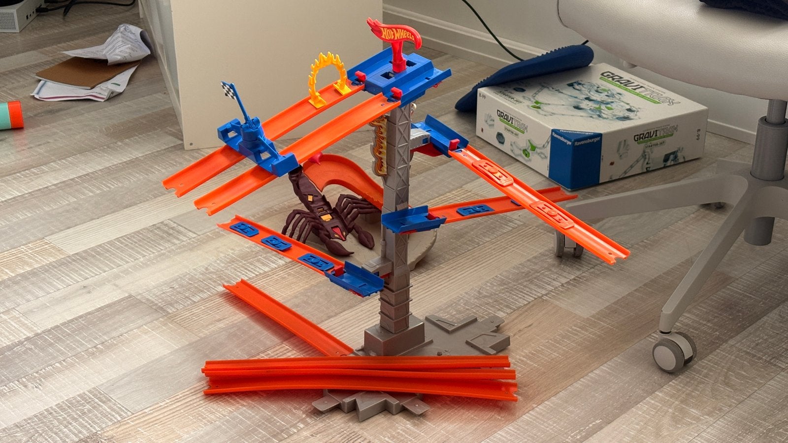 Hotwheels, start toren + schorpioen opstakel, Ophalen, Racebaan, Zo goed als nieuw, Hot Wheels