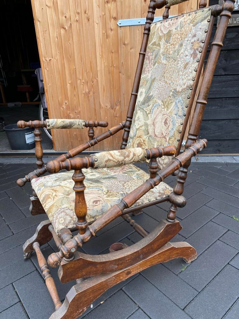 Antieke Schommelstoel met Gebloemde Bekleding, Ophalen