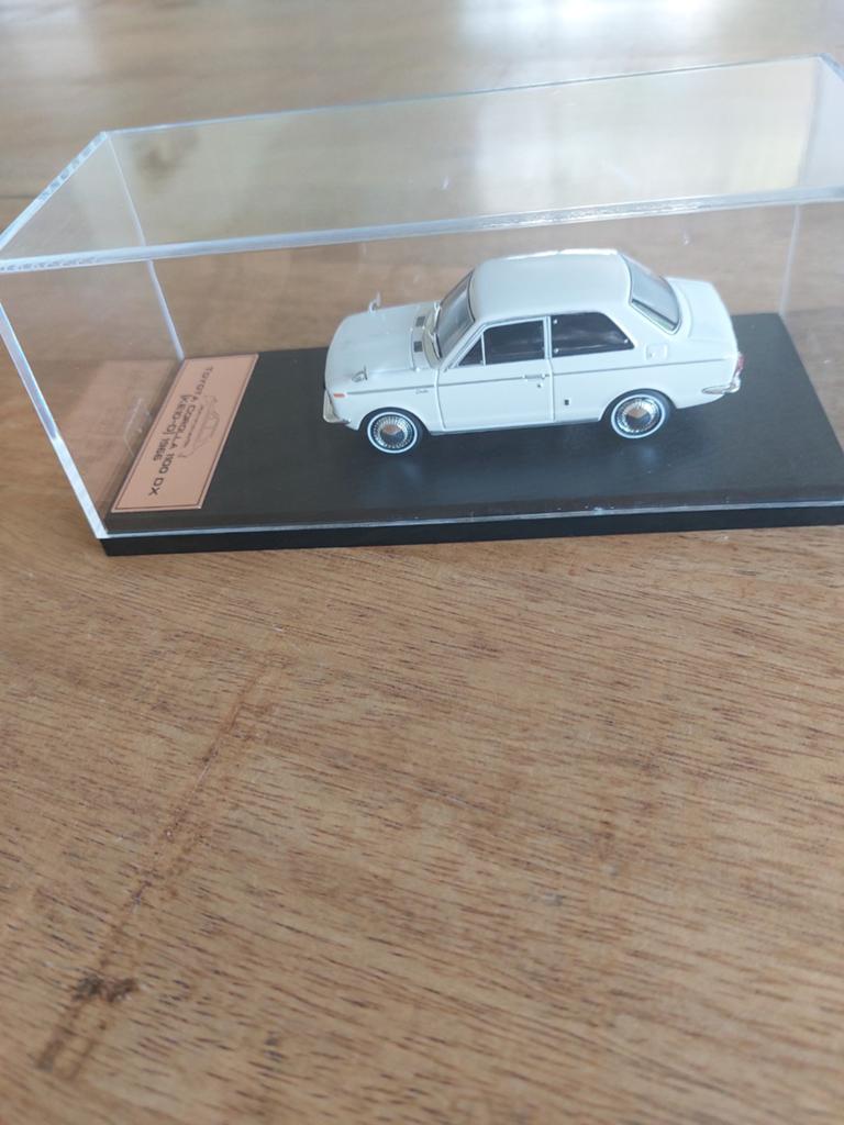 MODELAUTO 1-43 TOYOTA COROLLA KE10 WIT, Ophalen of Verzenden, Zo goed als nieuw, Auto, Overige merken