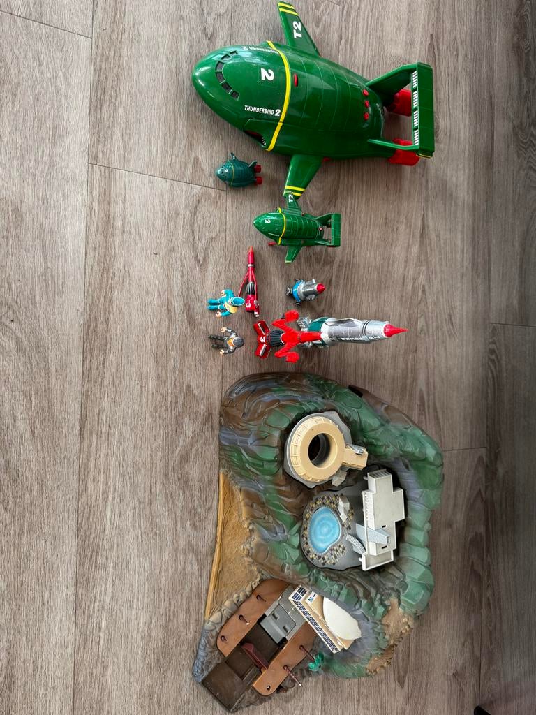 Thunderbirds Eiland Tracy met voertuigen en poppetjes, Kinderen en Baby's, Speelgoed | Actiefiguren, Gebruikt, Ophalen