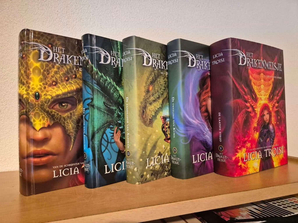 100 + BOEKEN FANTASY ARMENTROUT NOVIK CORINA BOMANN RILEY, Boeken, Ophalen of Verzenden, Gelezen