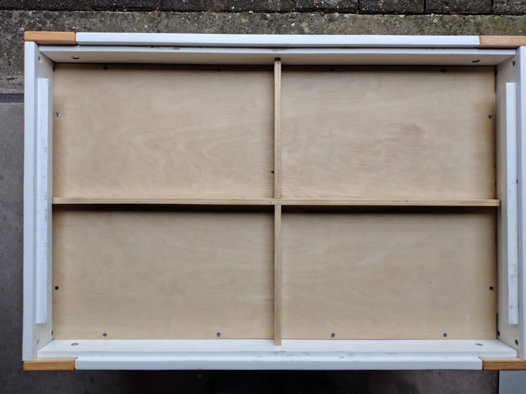 Kinder speeltafel met opbergruimte en 2 stoelen, Kinderen en Baby's, Kinderkamer | Tafels en Stoelen, Ophalen of Verzenden, Gebruikt