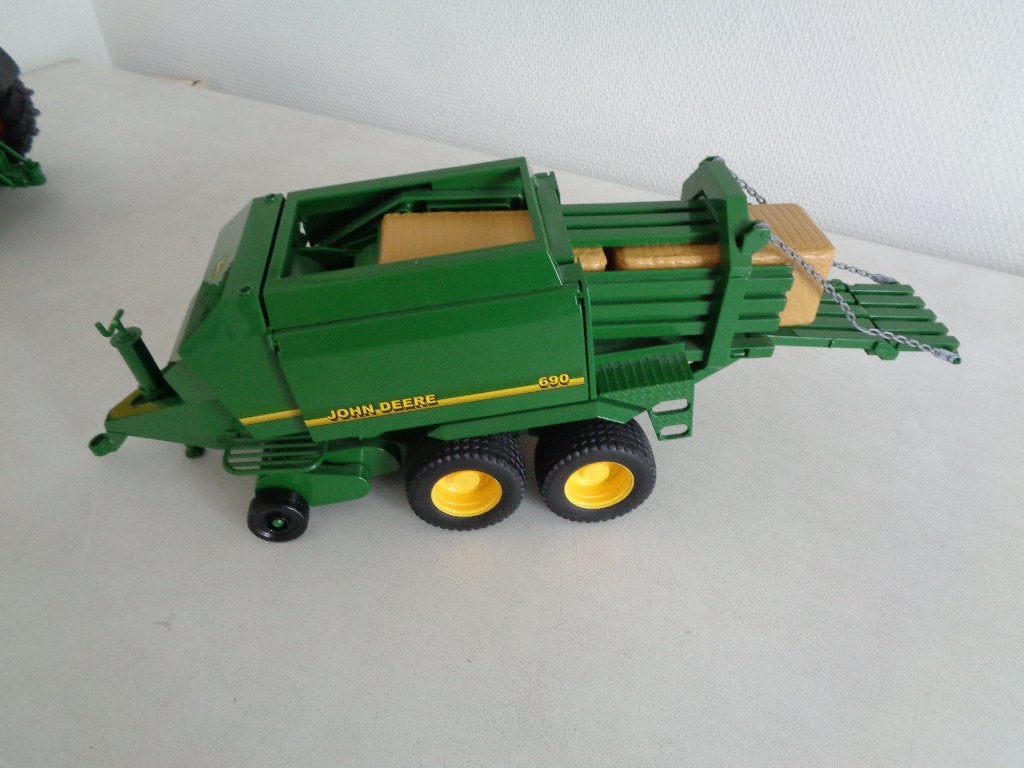 Bruder John Deere balenpers.  In goede staat., Ophalen of Verzenden, Zo goed als nieuw
