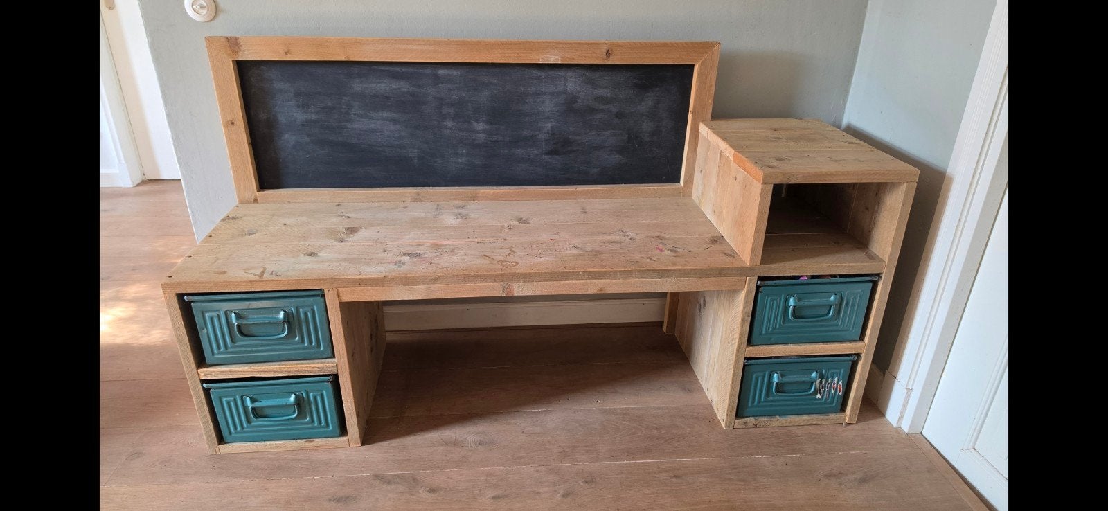 Houten bureau met krijtbord en opbergruimte, Ophalen, Gebruikt, Hout, 180 cm