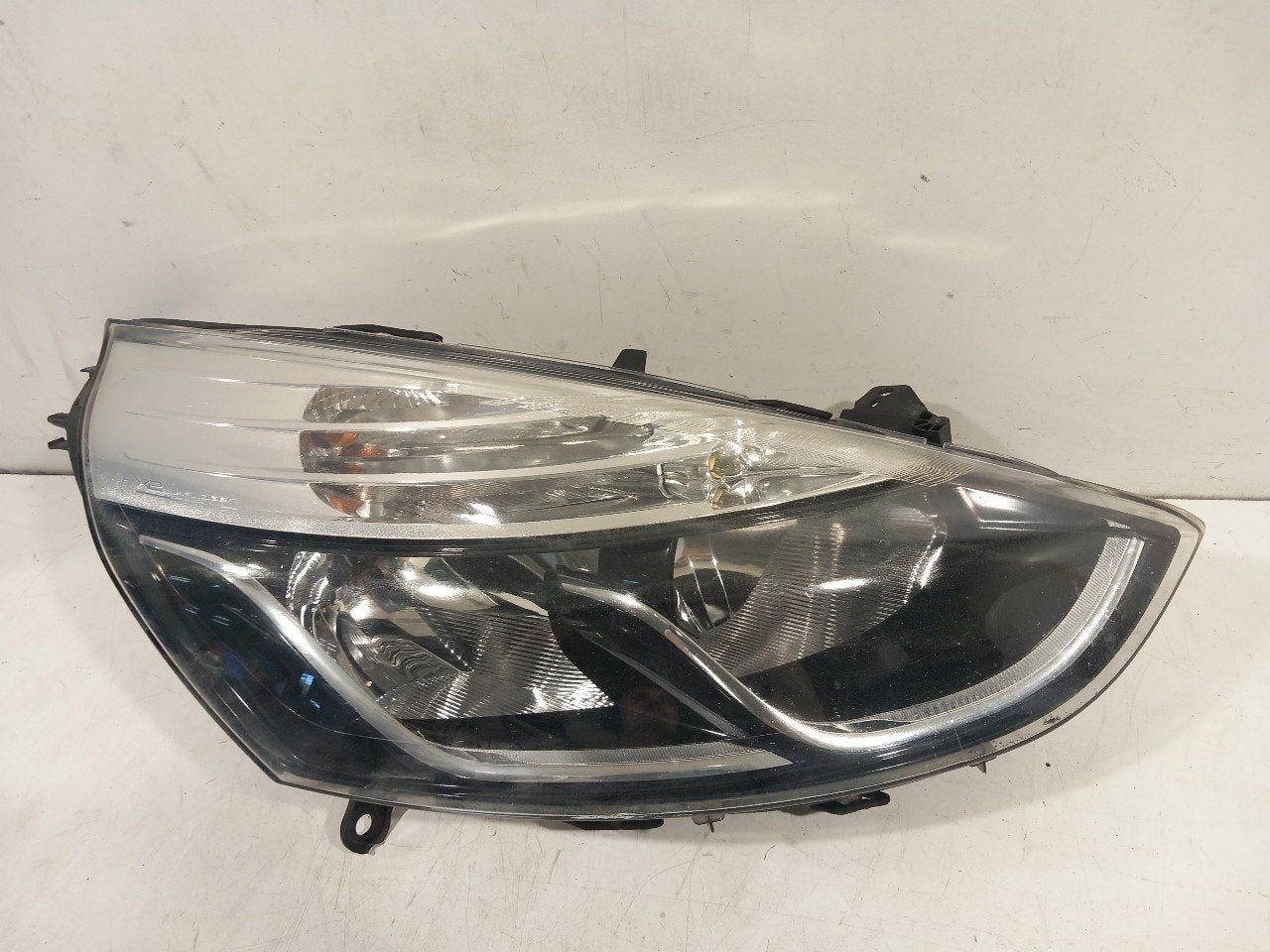 Koplamp rechts Renault Clio, Onderdelen@venauto.nl, Van der Ven Autorecycling B.V., Gebruikt, Ettenseweg 76, 4706 PB Roosendaal, The Netherlands