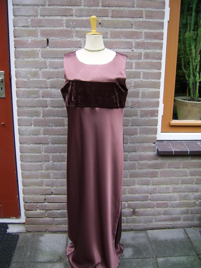 Bruine gala jurk met los wit jasje met stiksels maat 38, Maat 38/40 (M), Galajurk, Bruin, Ophalen of Verzenden