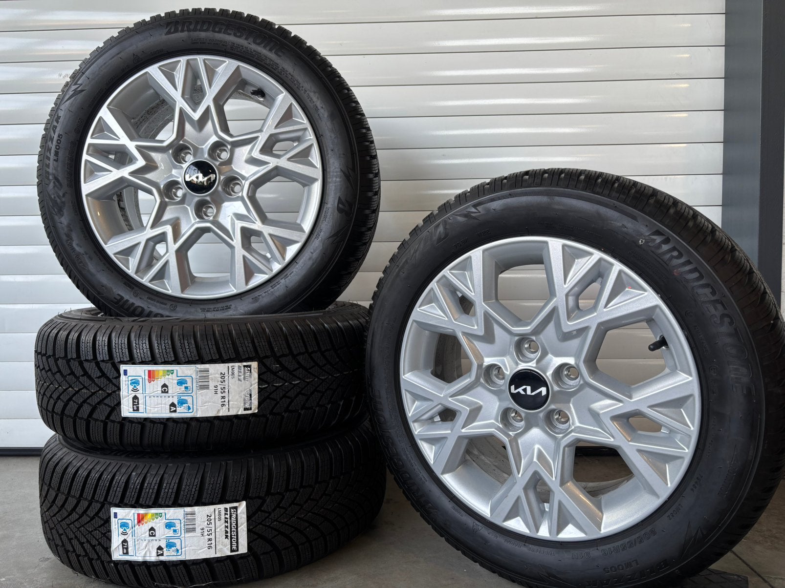 Kia Ceed(SW) Winterset 205/55 R16 Bridgestone Blizzak, Auto-onderdelen, Ophalen, 16 inch, Banden en Velgen, Nieuw