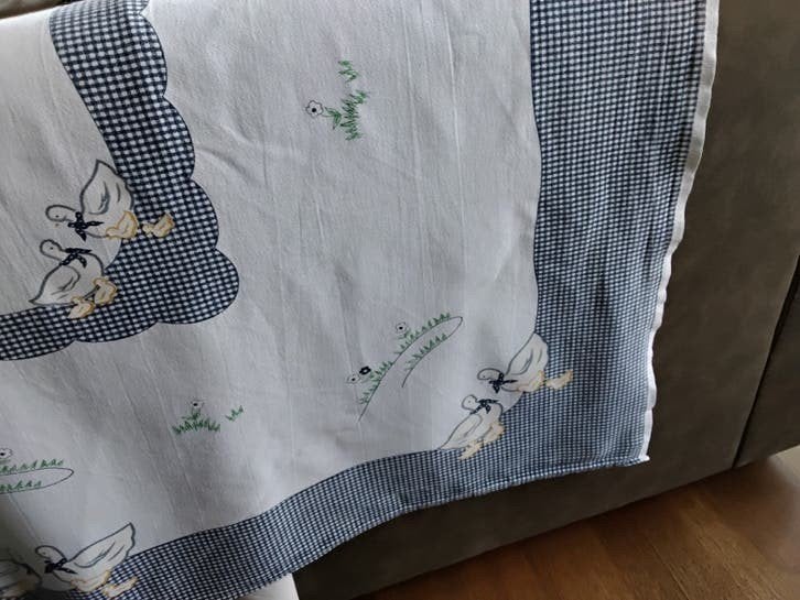 ontbijtlaken tafellaken tafelkleed  met eendjes 135 x 150 cm, Huis en Inrichting, Ophalen of Verzenden, Gebruikt, Meerkleurig