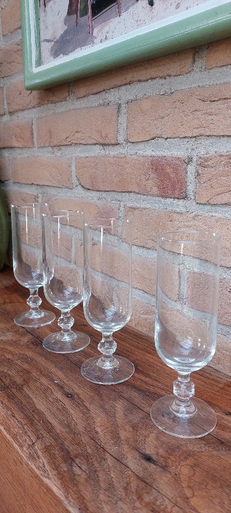 4 aperitief glazen met voet, Ophalen of Verzenden, Nieuw, Borrel- of Shotglas