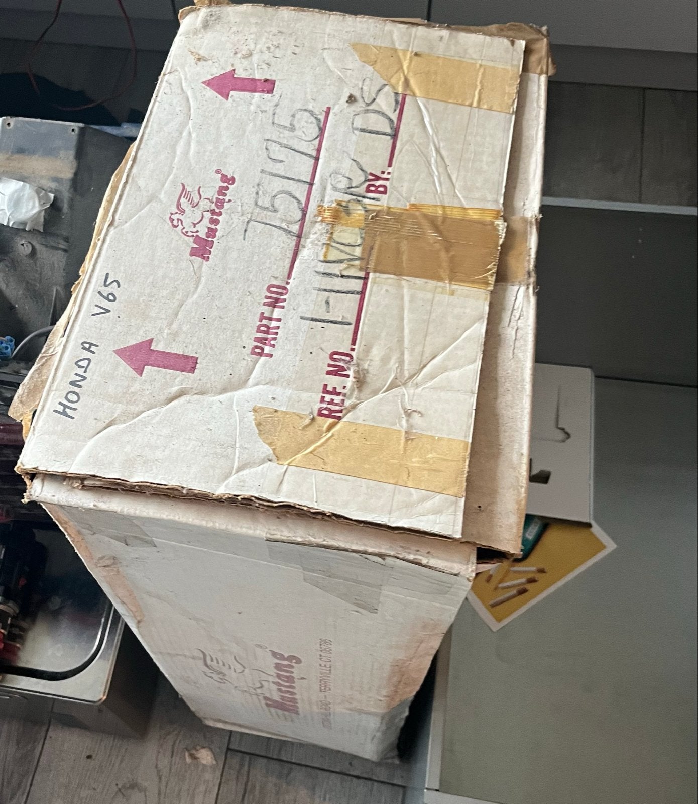 Nieuw Mustang zadel Honda Magna V65/VF1100, Motoren, Ophalen of Verzenden, Nieuw