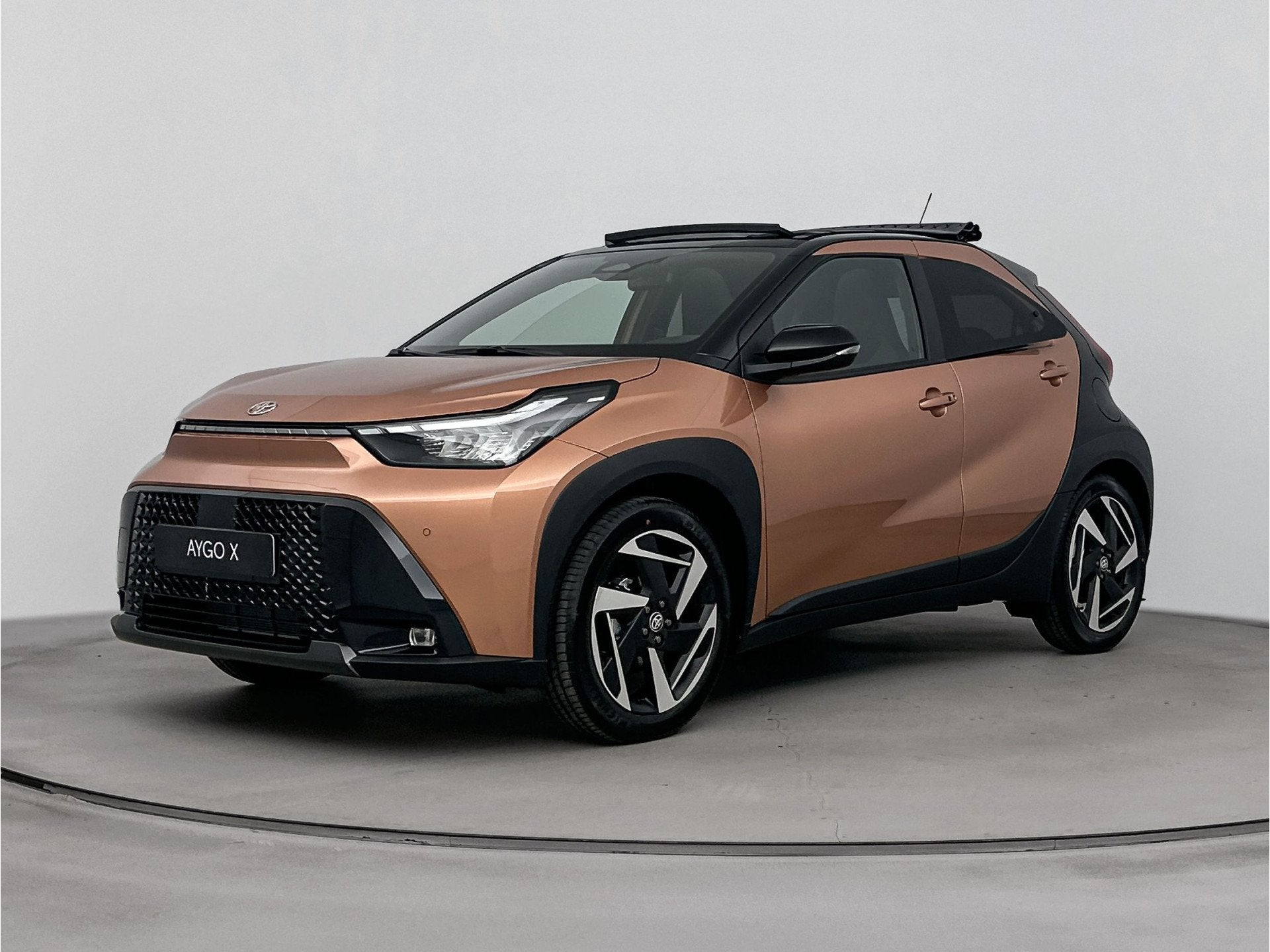 Toyota Aygo X Hybrid 115 envy | Apple Carplay & Android Auto, Auto's, 12 maanden, Stof, Zwart, Overige kleuren