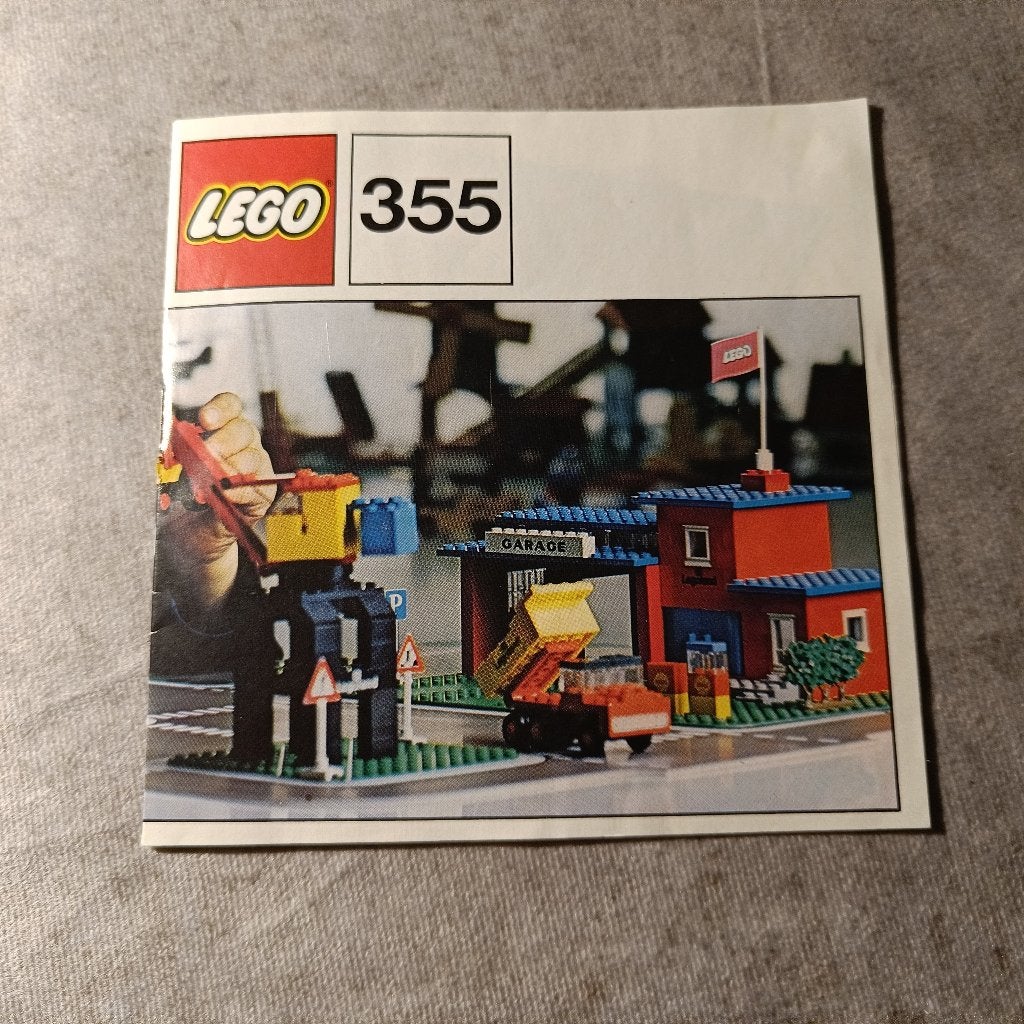 Lego Town Center Set with Roadways Instructie Boekje 355-1, Gebruikt, Overige thema's, Lego, Overige typen