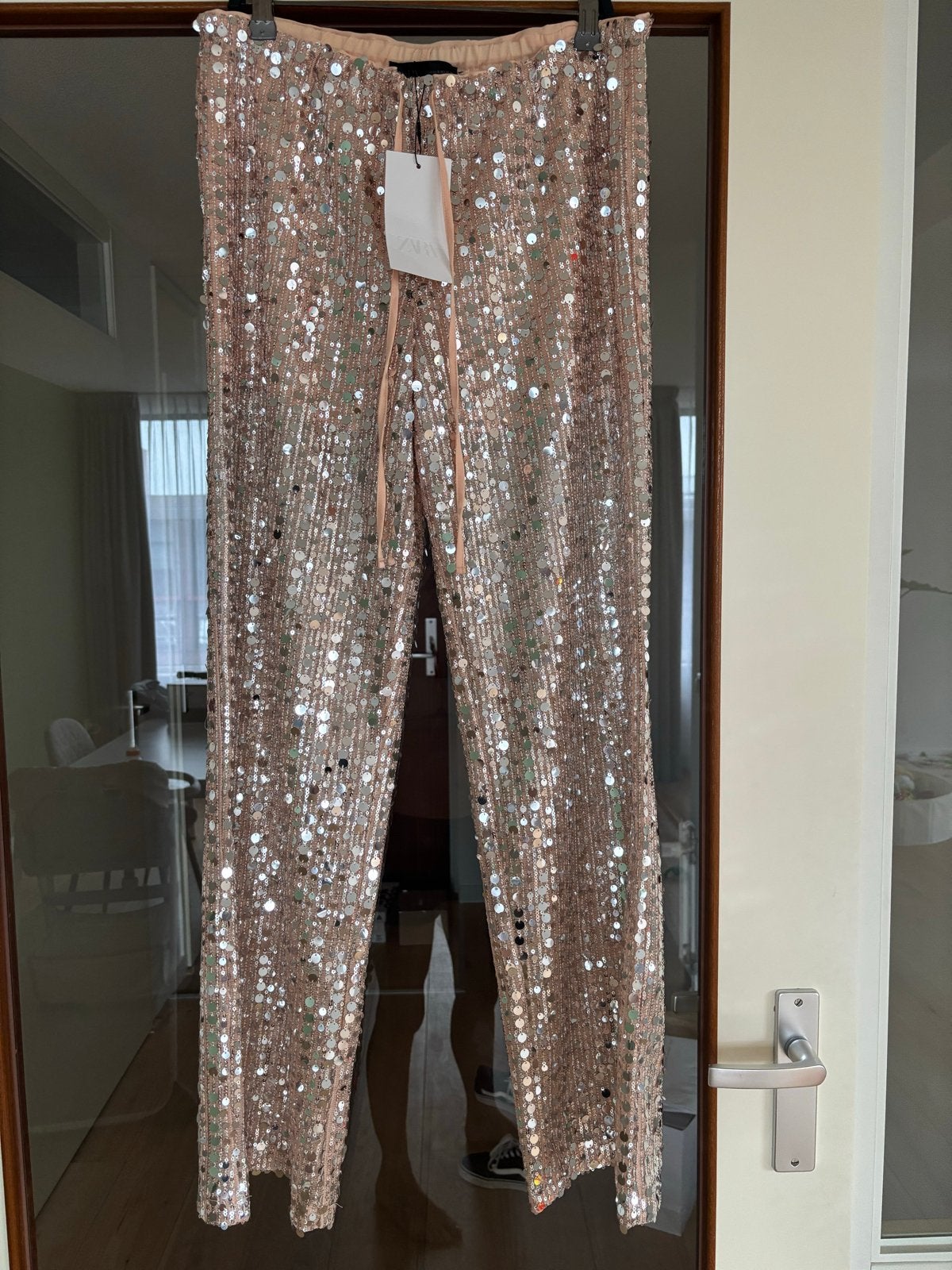 Nieuwe Zara Pailletten Broek Maat M, Maat 38/40 (M), Nieuw, Ophalen of Verzenden, Roze