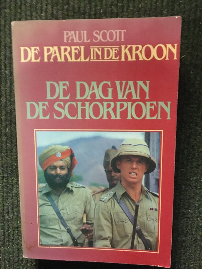 De Parel in de Kroon (2) De Dag vd Schorpioen; Paul Scott, Ophalen of Verzenden, Gelezen, Paul Scott