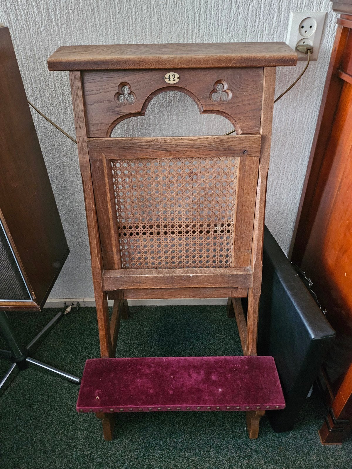 antieke houten bidstoel (prie-dieu), Ophalen