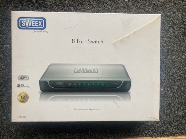 Sweex 8-poorts switch / hub 10/100 Mbps, Computers en Software, Netwerk switches, Ophalen of Verzenden, Zo goed als nieuw