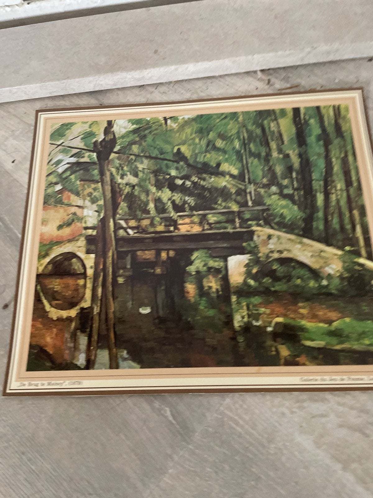 Ingelijste reproductie van Cézanne's 'De Brug te Maincy', Antiek en Kunst, Impressionistisch, Ophalen of Verzenden, Landschap