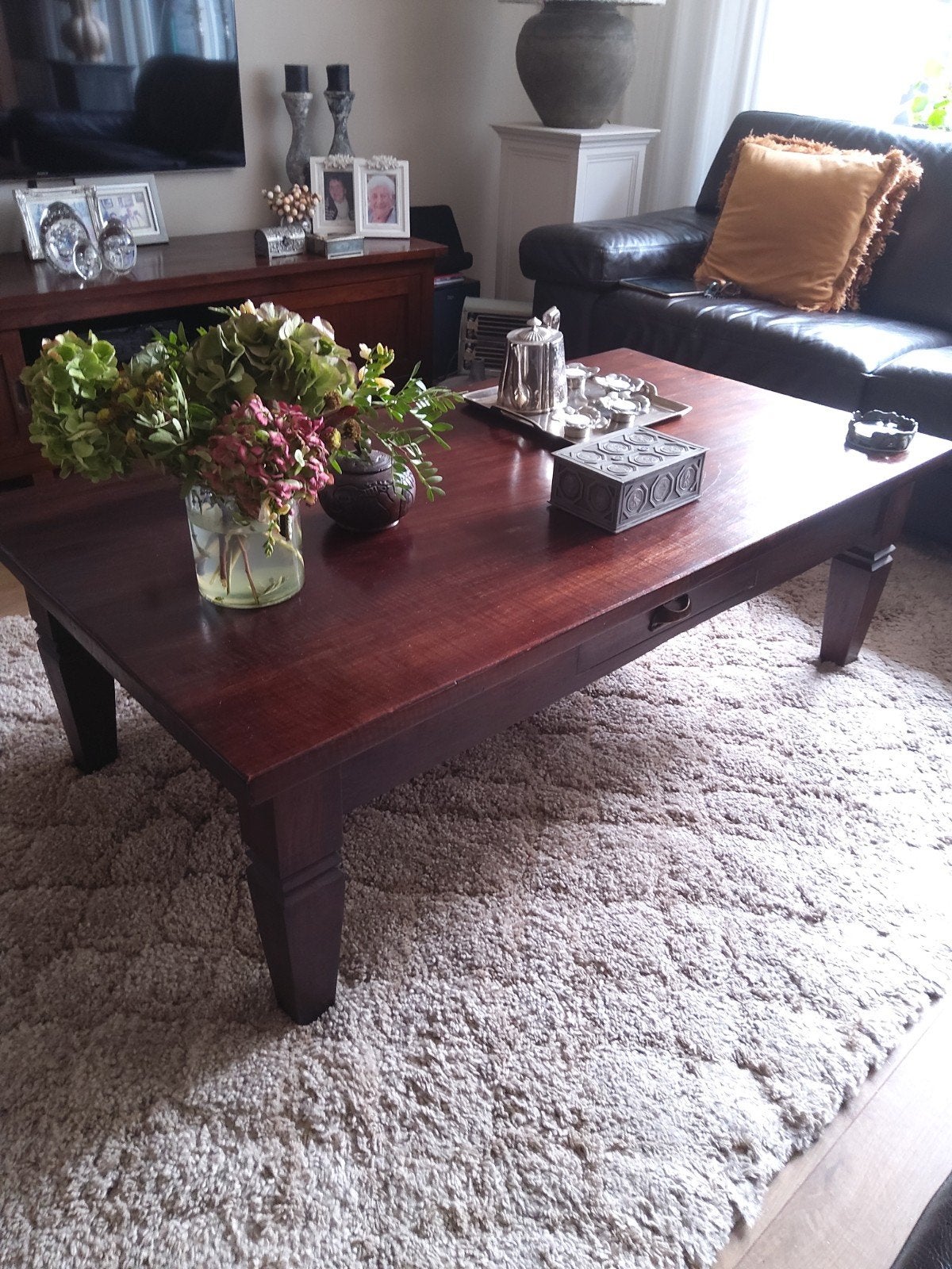 Massief houten salontafel met lade, Huis en Inrichting, Gebruikt, Klassiek, Ophalen of Verzenden, Overige houtsoorten