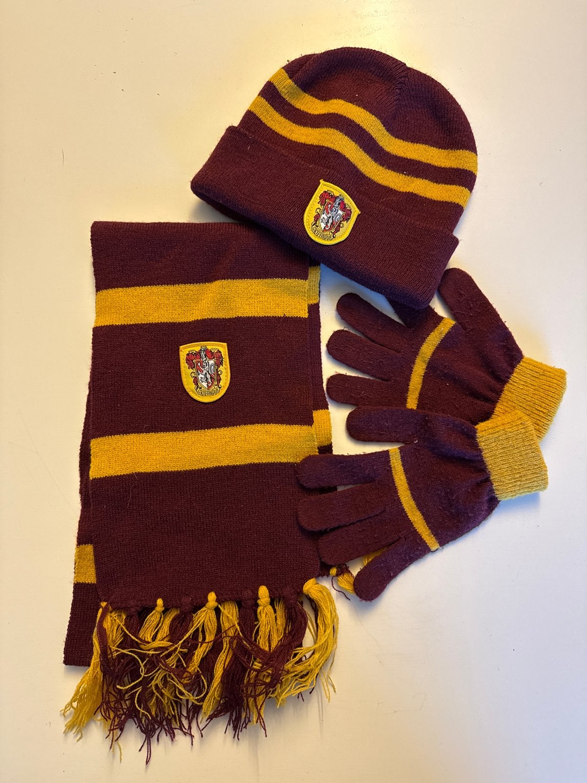 Harry Potter Gryffindor Muts, Sjaal & Handschoenen Set, Kleding | Dames, Ophalen of Verzenden, Zo goed als nieuw, Maat 38/40 (M)