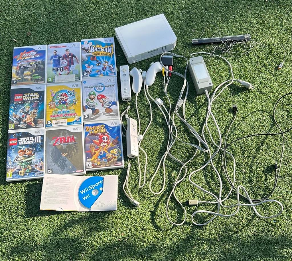 Nintendo Wii compleet met 10 spellen, Verzenden, Zo goed als nieuw, Met 2 controllers