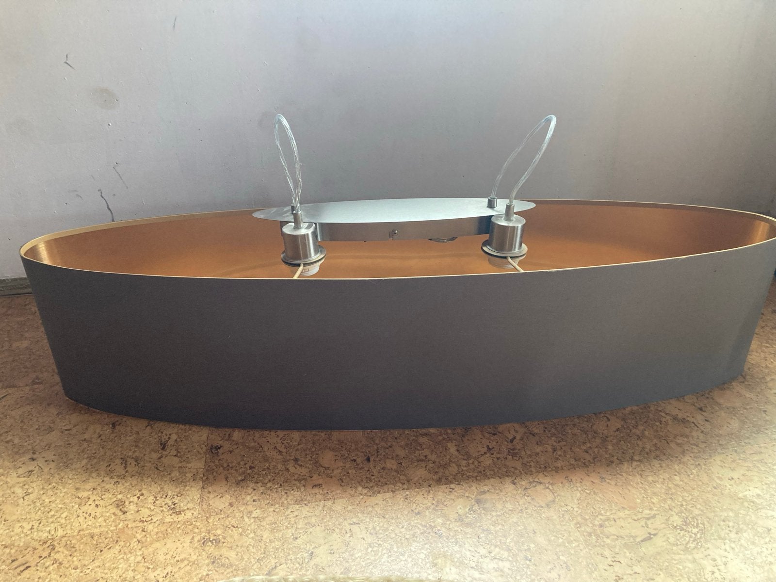 Design hanglamp grijs met gouden binnenkant (Fonq), Huis en Inrichting, Ophalen of Verzenden, Gebruikt, Kunststof