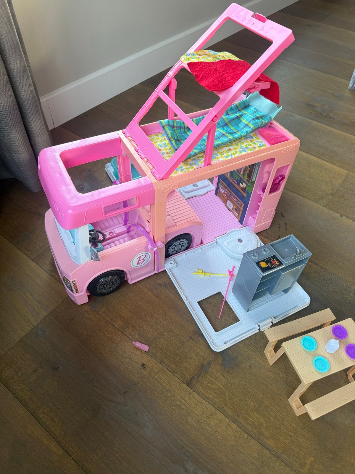 Barbie Camper met accessoires, Ophalen of Verzenden, Gebruikt