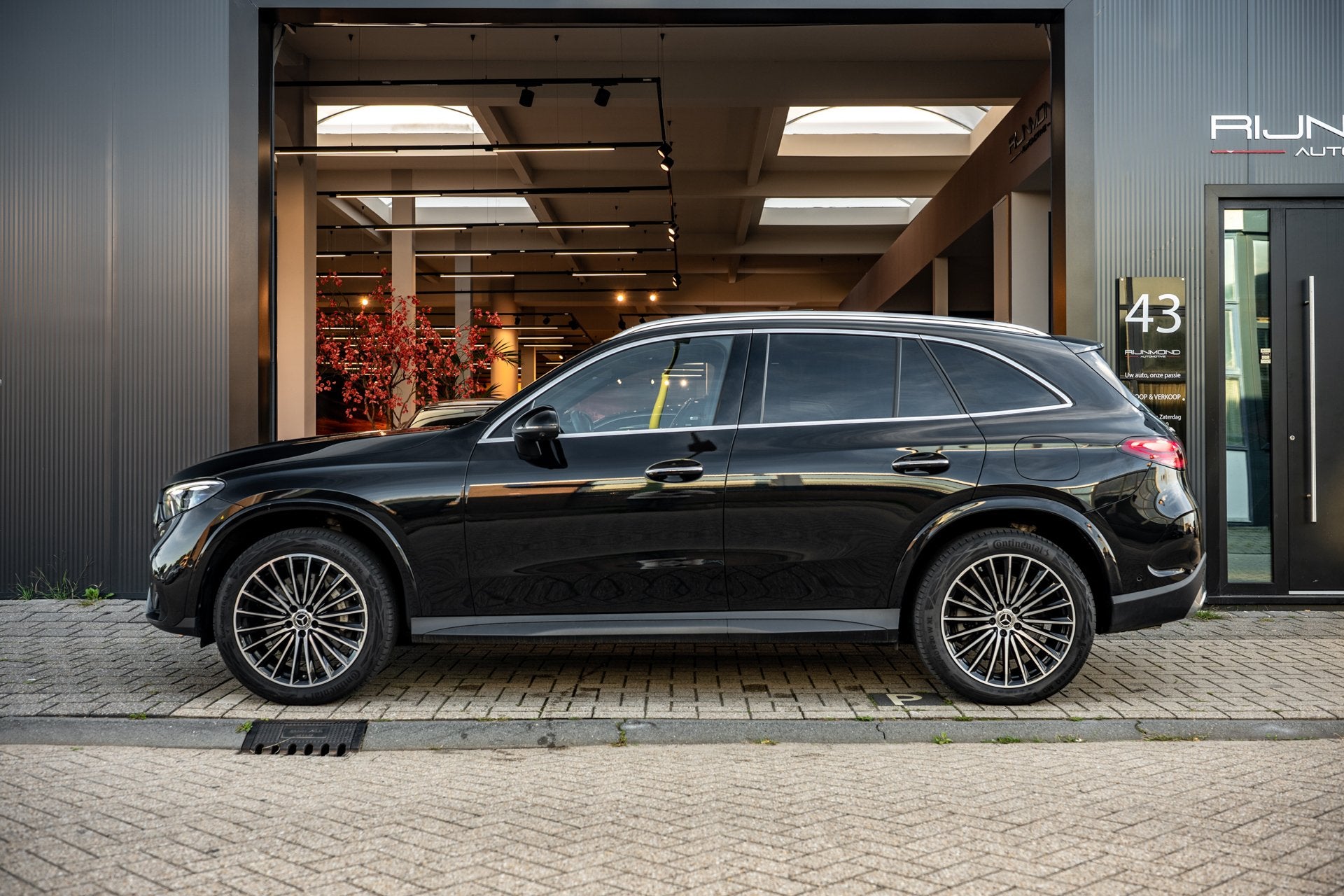 Mercedes-Benz GLC-klasse 400e 4MATIC AMG |Luchtvering|Pano|B, Auto's, Automaat, Gebruikt, 2255 kg, Zwart