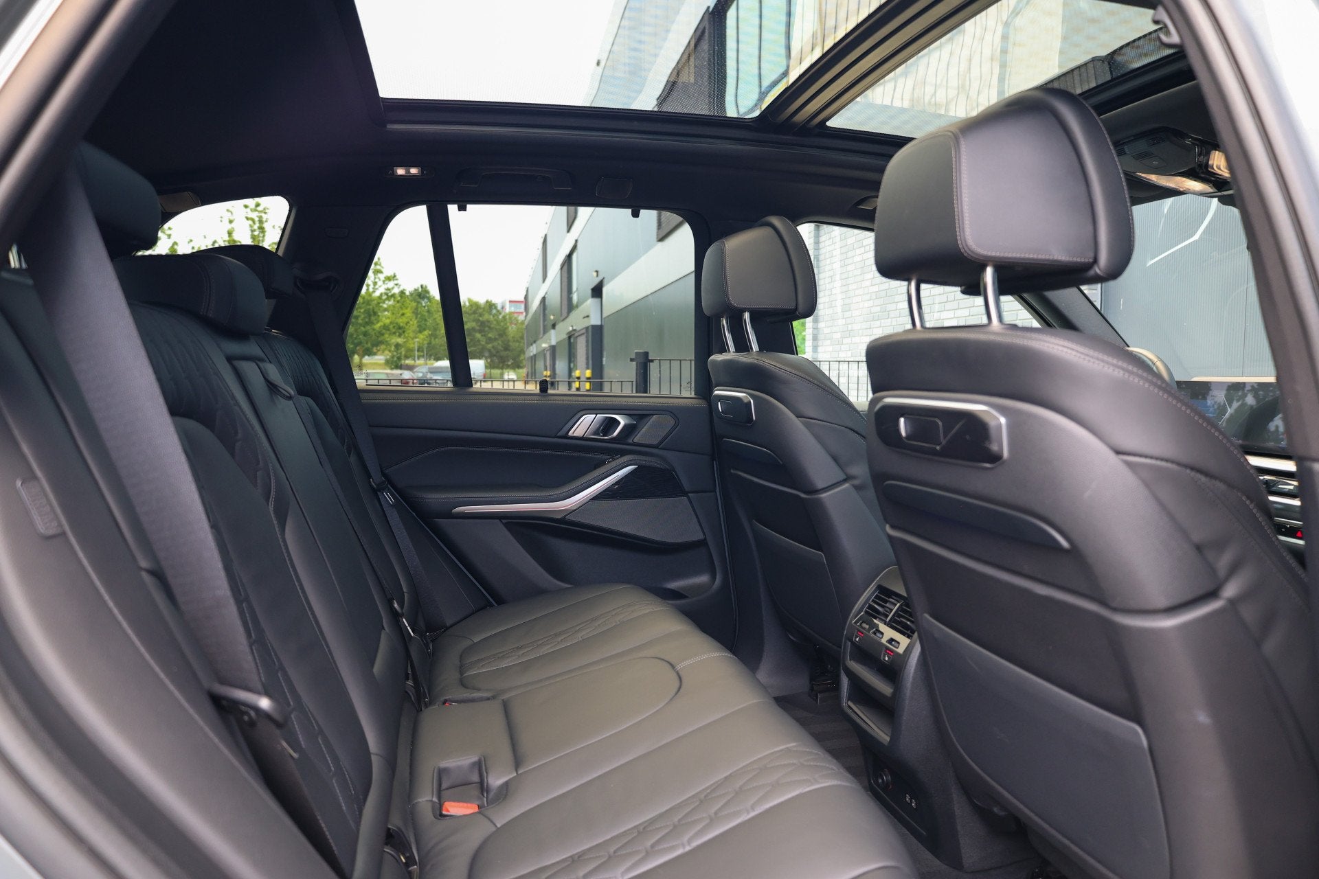 Foto 56 van BMW X5 xDrive50e | BTW | SKYLOUNGE | 22 INCH | COMFORTSTOELE