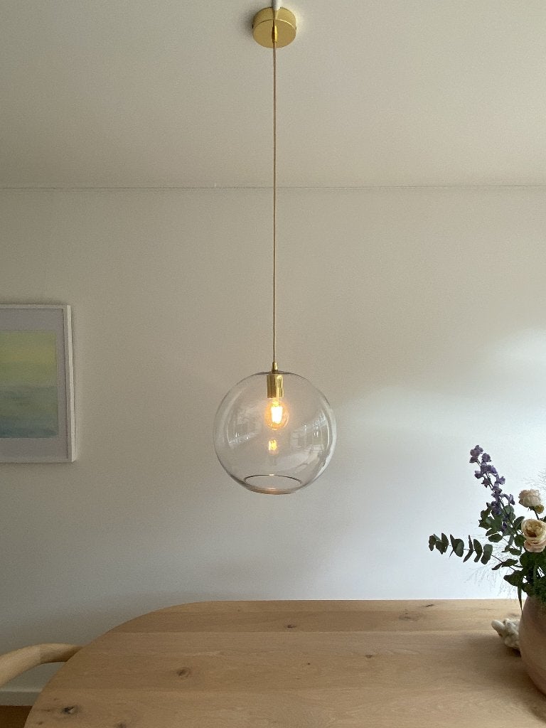 Hanglamp glas bol met gouden fitting, Gebruikt, Glas, Scandinavisch, Japandi, Modern, Minimalistisch, E27 (groot)