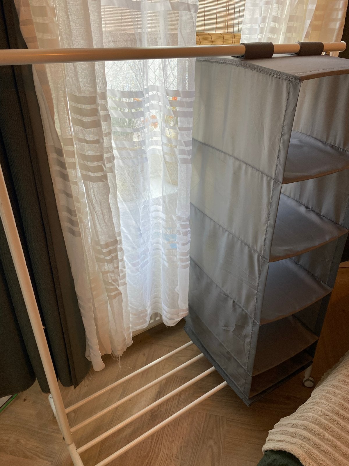 IKEA kledingrek op wielen + hangende stoffen organizer, Ophalen, Met plank(en), 100 tot 150 cm, Nieuw