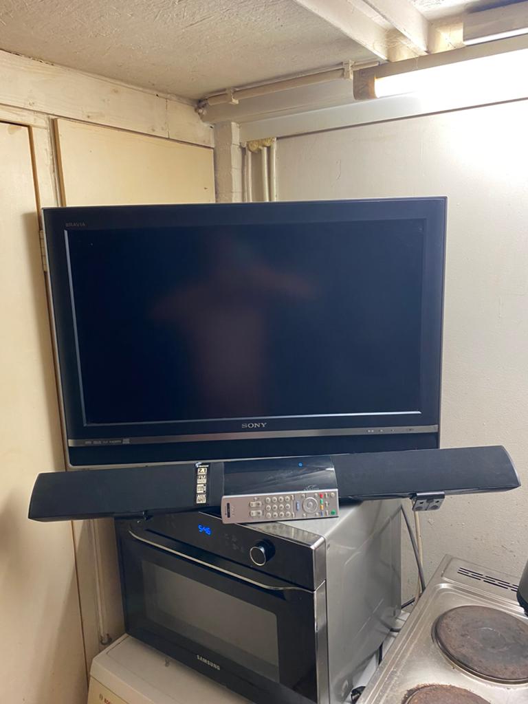 Sony Bravia eerste model Flatscreen Bravia tv !!, 50 Hz, LCD, Ophalen of Verzenden, Zo goed als nieuw