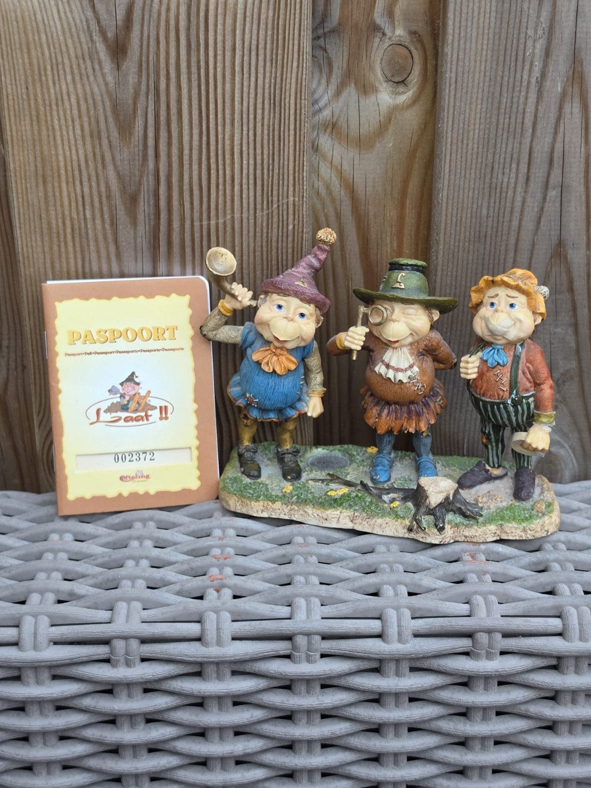 Lafenbeeldje met paspoort - Saartje, Verzamelen, Efteling, Ophalen of Verzenden, Gebruikt, Beeldje of Poppetje