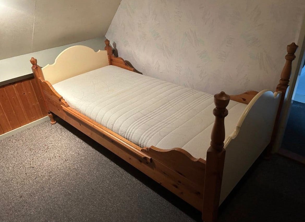 Leuk en mooi grenen bed en bureau voor kinderkamer, Ophalen, 85 tot 100 cm, Zo goed als nieuw, Matras