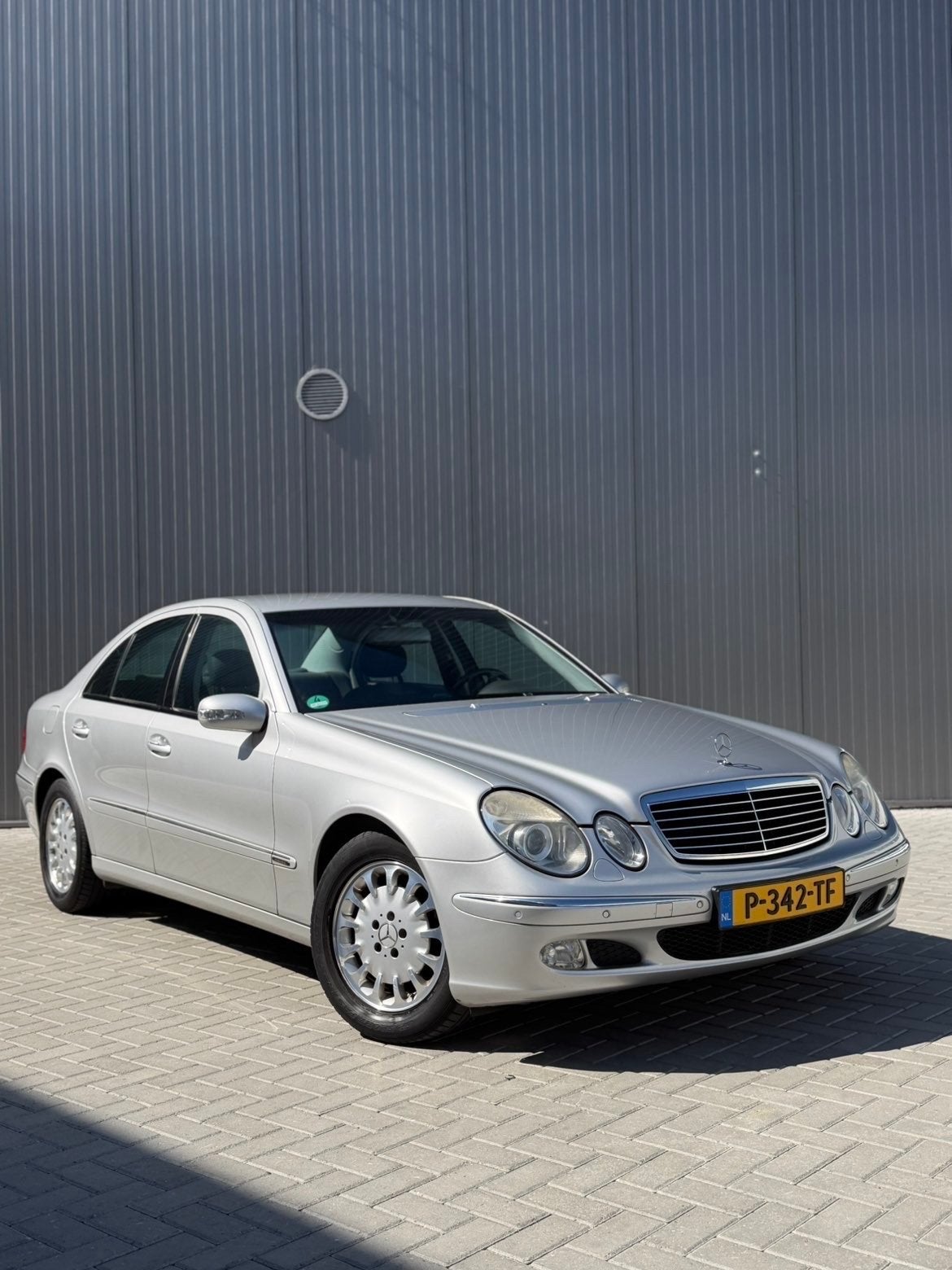 Mercedes-Benz E-Klasse 1.8 E200 Kompressor Sedan AUT 2003, Auto's, Mercedes-Benz, Automaat, 4 cilinders, 1505 kg, 1796 cc