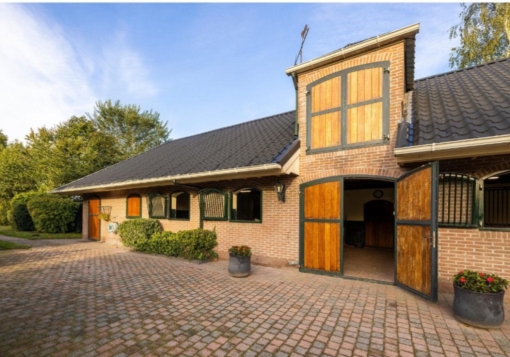 Vakantie- en/of trainingsplekken beschikbaar! (Overijssel), Dieren en Toebehoren, Stalling, 2 of 3 paarden of pony's