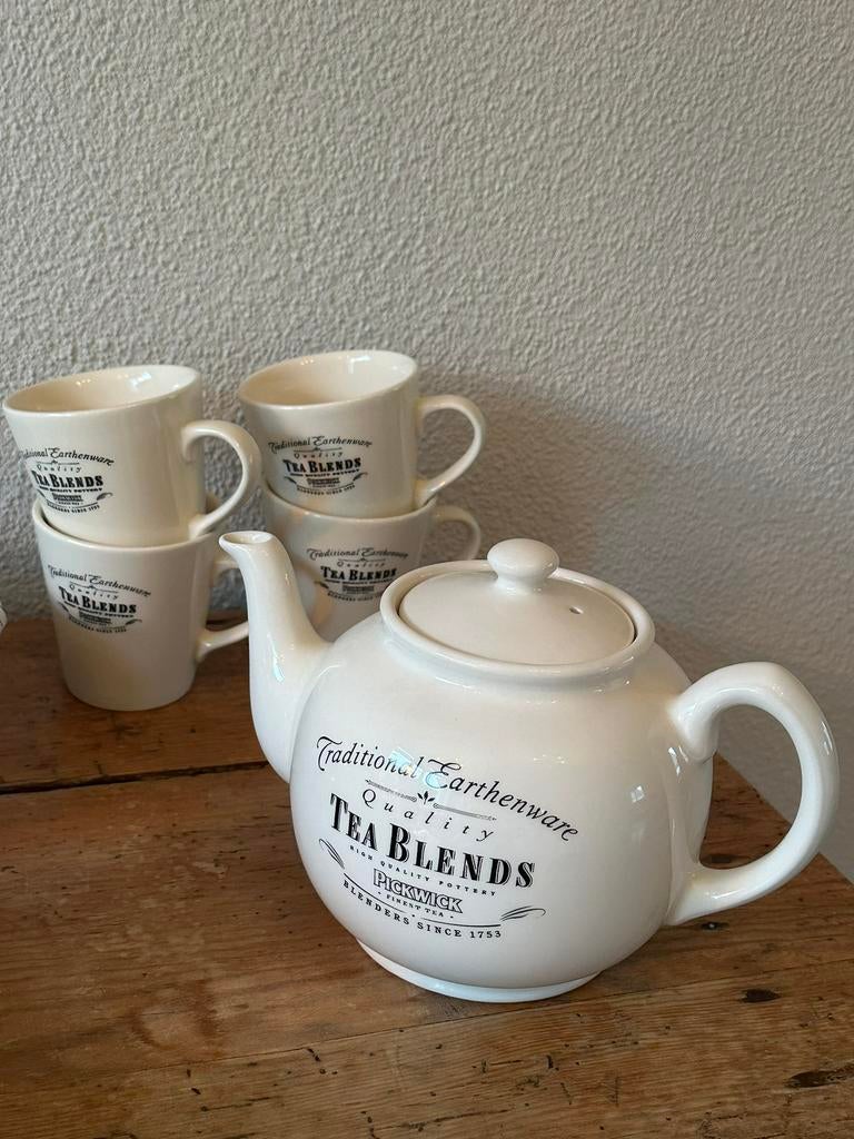 Vintage Pickwick theepot met 4 theemokken nieuw met tekst, Overige typen, Nieuw, Ophalen of Verzenden, Overige stijlen