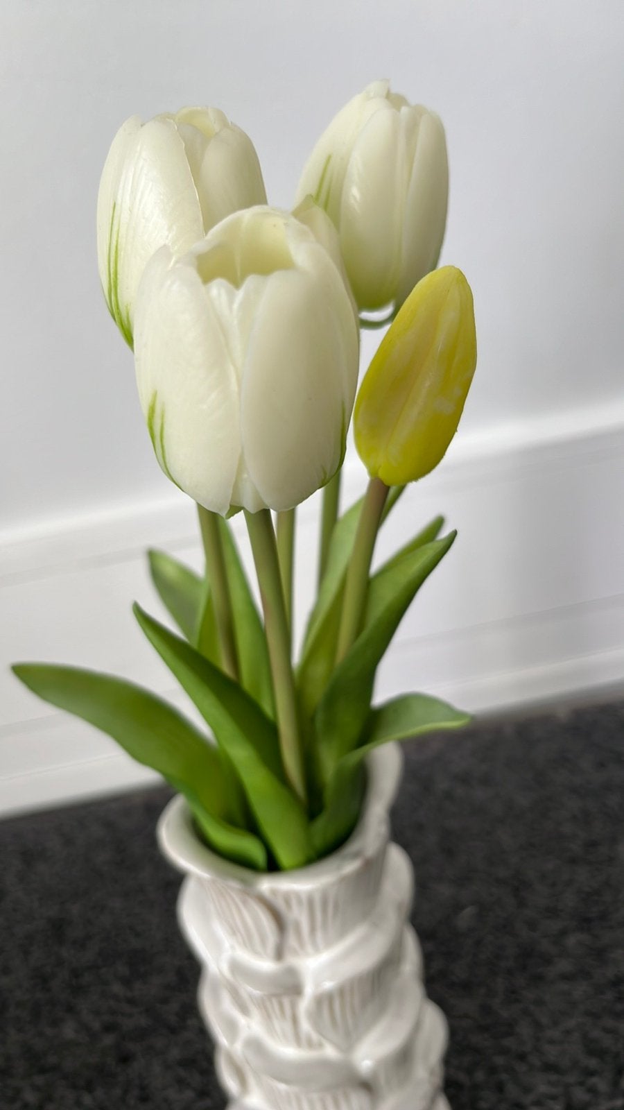 Vaas met tulpen, Ophalen of Verzenden, Zo goed als nieuw