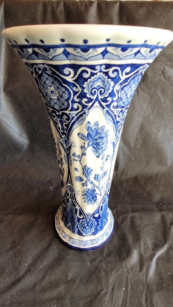 Blauwe vaas, Petrus Regout & Co Maastricht., Antiek en Kunst, Verzenden