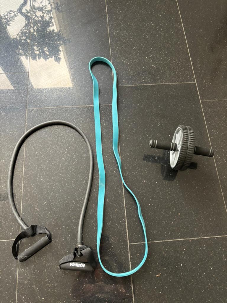 Fitness set: Buikspierwiel, Weerstandsbanden, Sport en Fitness, Fitnessmaterialen, Ophalen of Verzenden, Gebruikt, Buik, Buikspierwiel