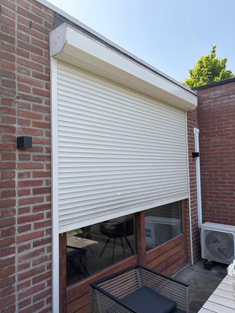 Elektrisch rolluik wit, Ophalen, 200 cm of meer, Wit, Zo goed als nieuw