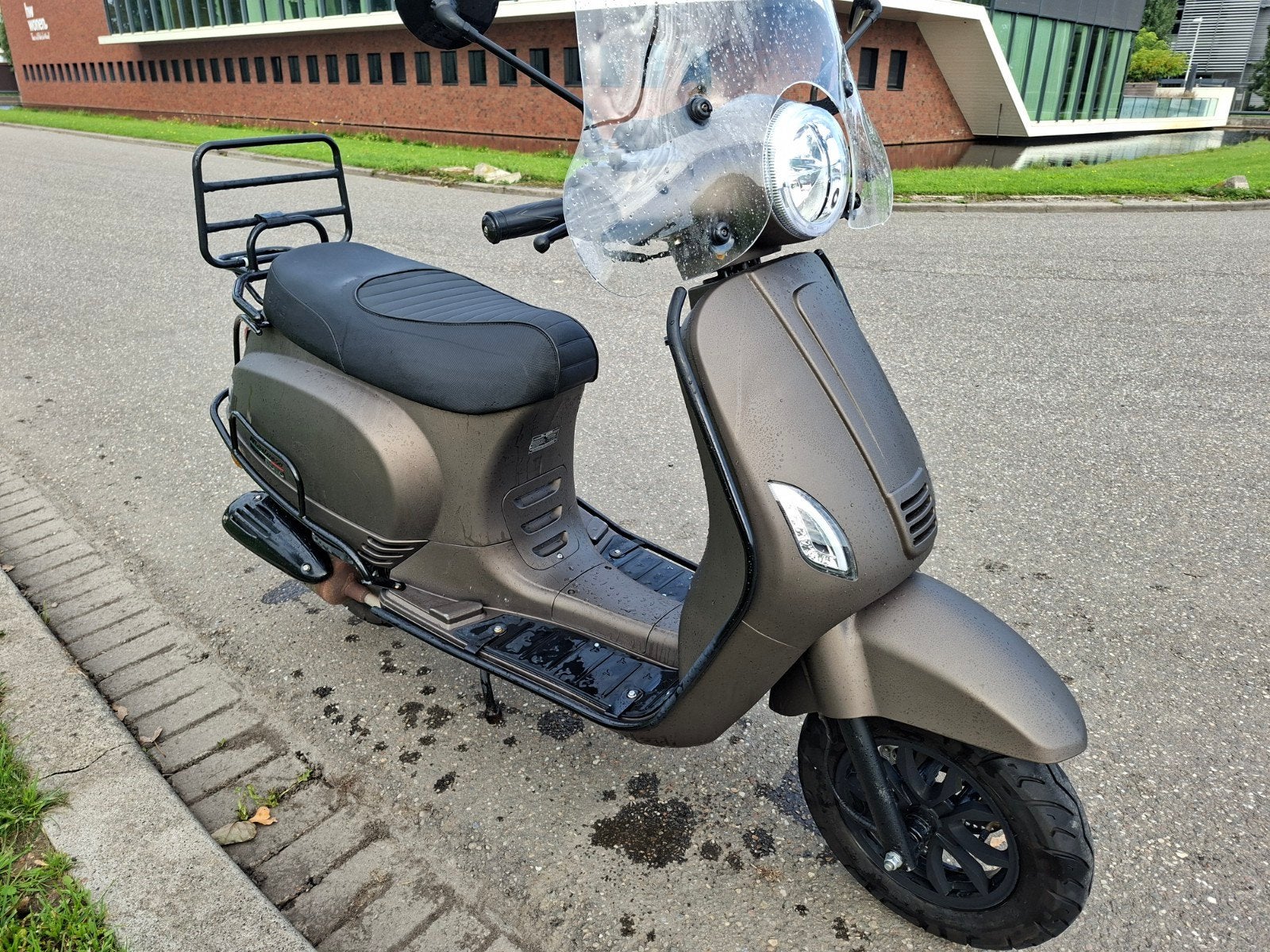 tekoop mooie momo morino, Ophalen, Maximaal 45 km/u, Zo goed als nieuw, Momo