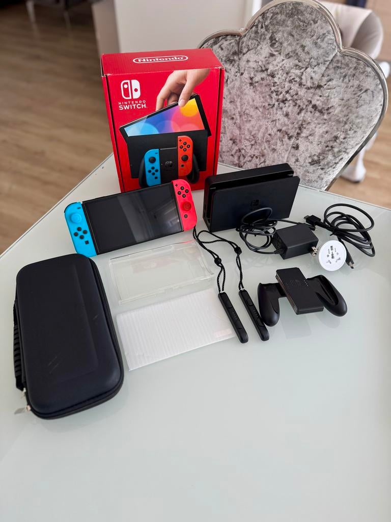 Nintendo Switch OLED - Zo goed als nieuw met accessoires, Ophalen, Zo goed als nieuw, Met 2 controllers, Switch OLED